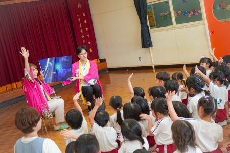 KUTV アナウンサーさんによる「絵本の読み聞かせ」がありました！